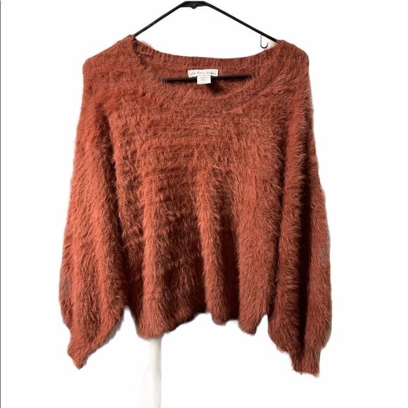 NWOT London Kaye Fluffy Sweater - Picture 1 of 8